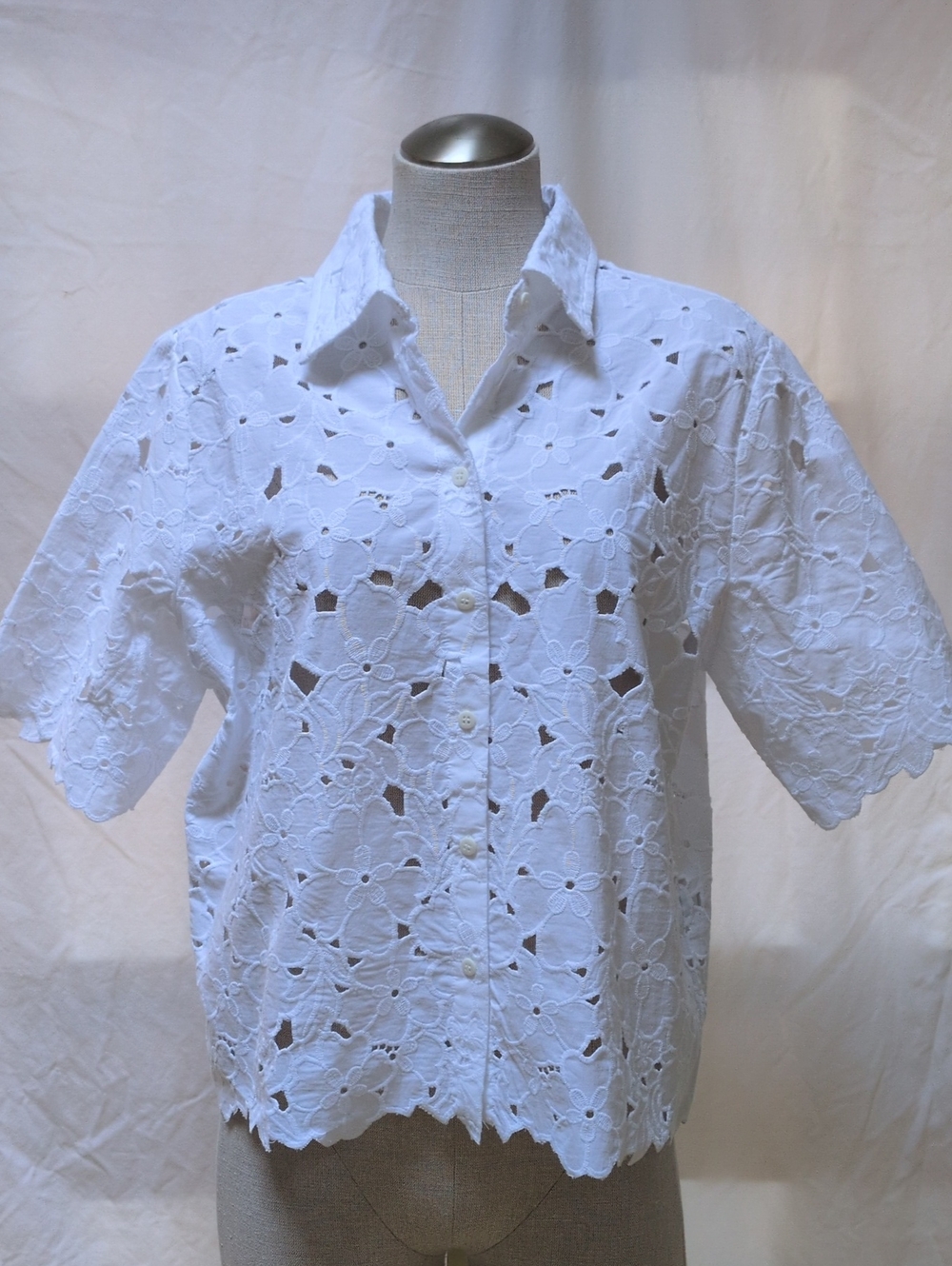 Chico's NWT Black Label Cropped Cutout Lace Blouse